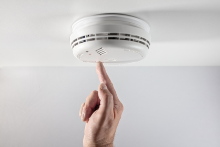 Home smoke and fire alarm detector